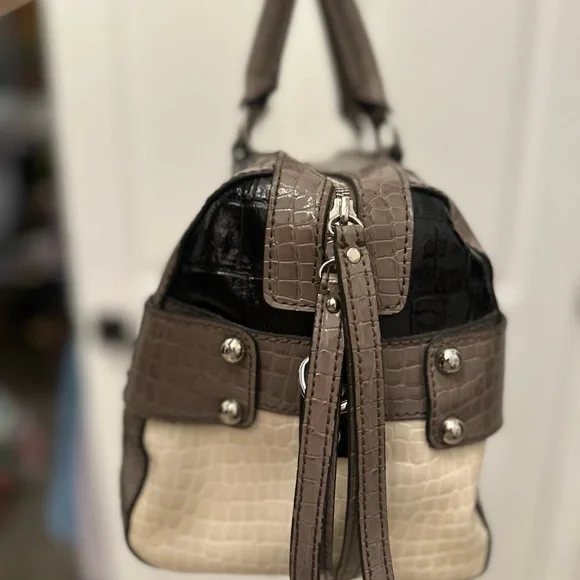 Guess Women's Purse - Black, Cream, and Brown - Picture 4 of 7